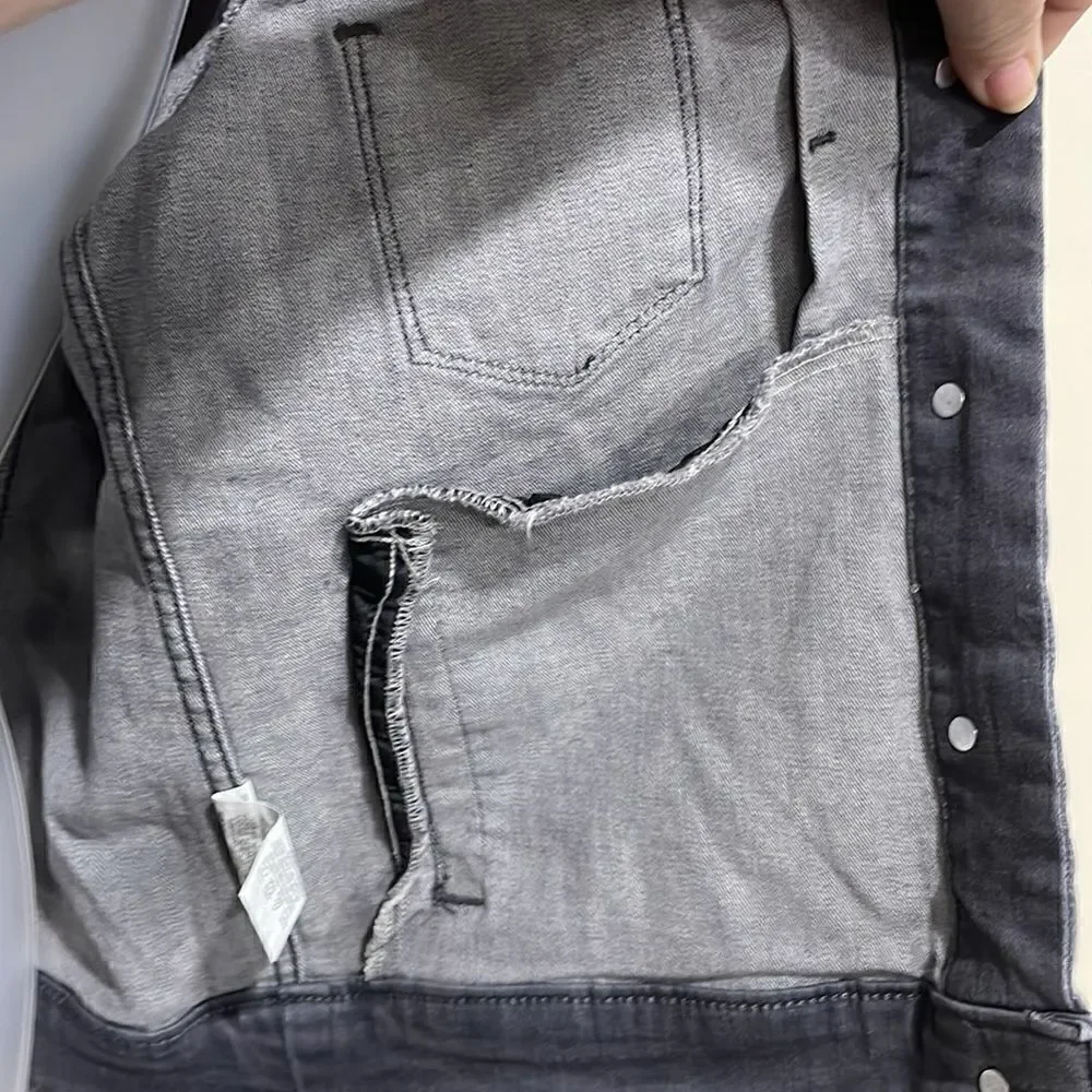 NWOT Lee Platinum Label Gray Jean Jacket. Size M medium 8/10 98% cotton